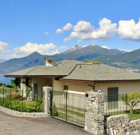Griante Sleeps 10 Pool Villa
