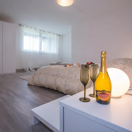 Griante Sleeps 10 Pool * Cadenabbia