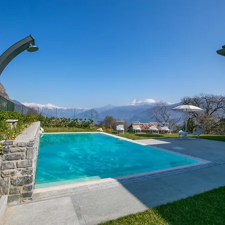 Villa Griante Sleeps 10 Pool