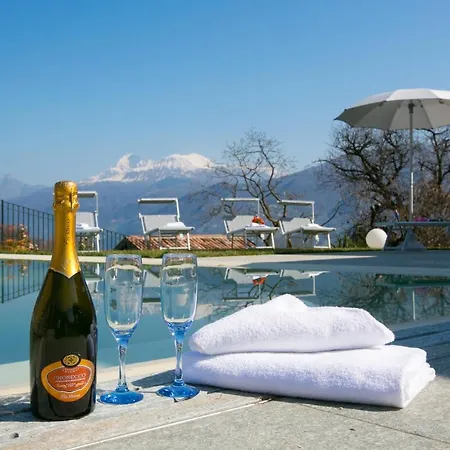 Griante Sleeps 10 Pool Villa *